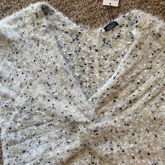 💼NWT Roffe Twist Front Eyelash Sweater Pullover Short Sleeve - Picture 6 of 10